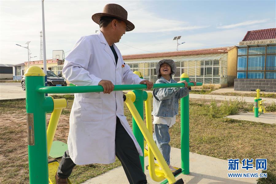 (圖文互動)(6)村醫(yī)斗拉加的堅守