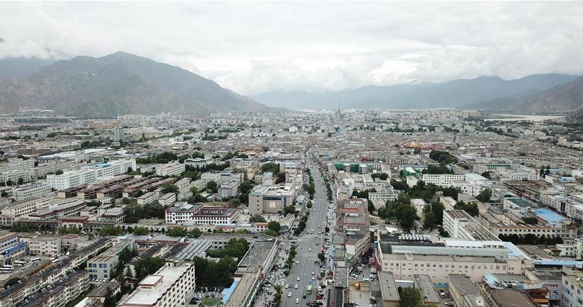 8月10日無(wú)人機(jī)拍攝的拉薩城市一景。新華社記者 王益亮 攝.jpg