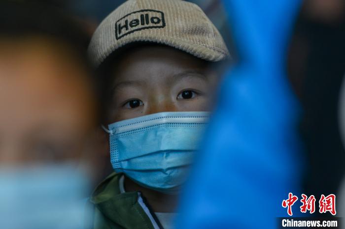 醫(yī)生介紹，孩子們治療后再遵醫(yī)囑服用一段時間藥物后，便可康復(fù)?！〗w波 攝