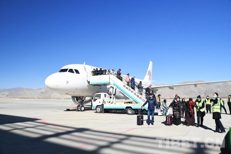 國(guó)際航站樓投運(yùn)01.jpg 國(guó)際航站樓投運(yùn)01.jpg