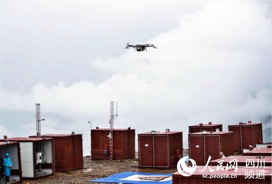 四川甘孜雅江縣引入無人機(jī)運(yùn)輸，拓寬群眾致富增收新渠道。（圖片由雅江縣委宣傳部提供）