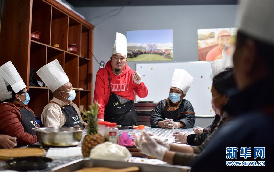 (玉樹抗震救災(zāi)10周年·圖片故事)(7)才仁俄賽與他的“JoSai Pub”