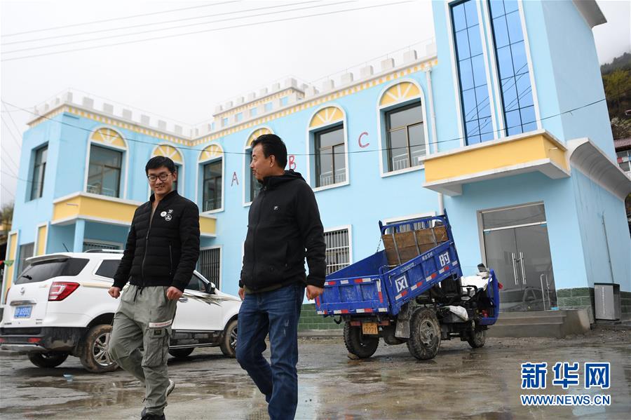 (脫貧攻堅(jiān)·圖片故事)(13)扶貧相冊——藏族村寨的脫貧“貼心人”