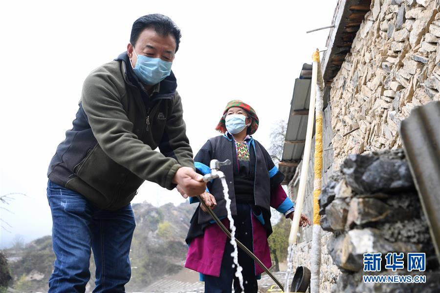 (脫貧攻堅(jiān)·圖片故事)(15)扶貧相冊——藏族村寨的脫貧“貼心人”