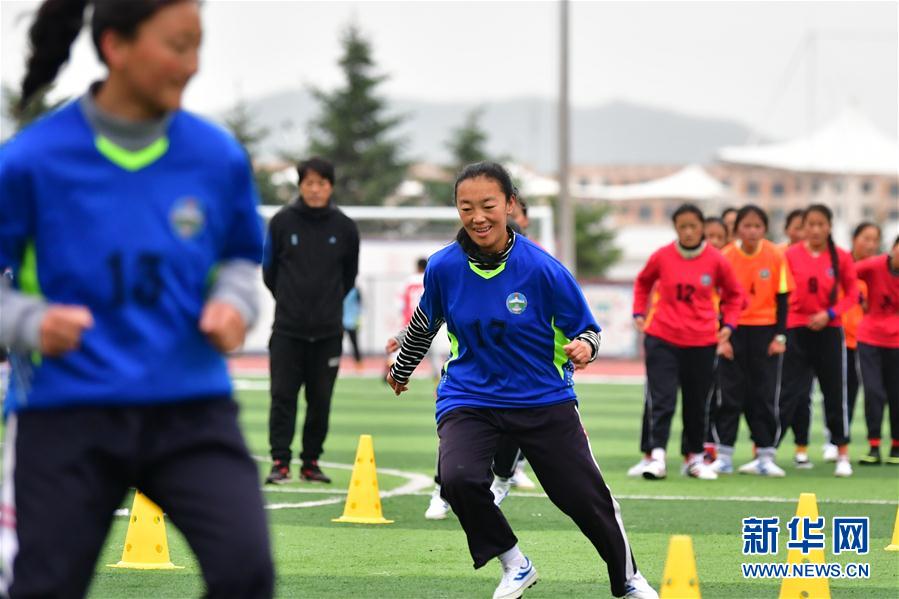 （體育·專題）（14）足球——踢球吧！草原女孩
