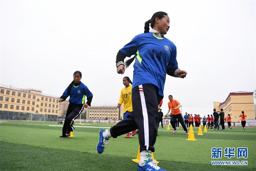 （體育·專題）（13）足球——踢球吧！草原女孩