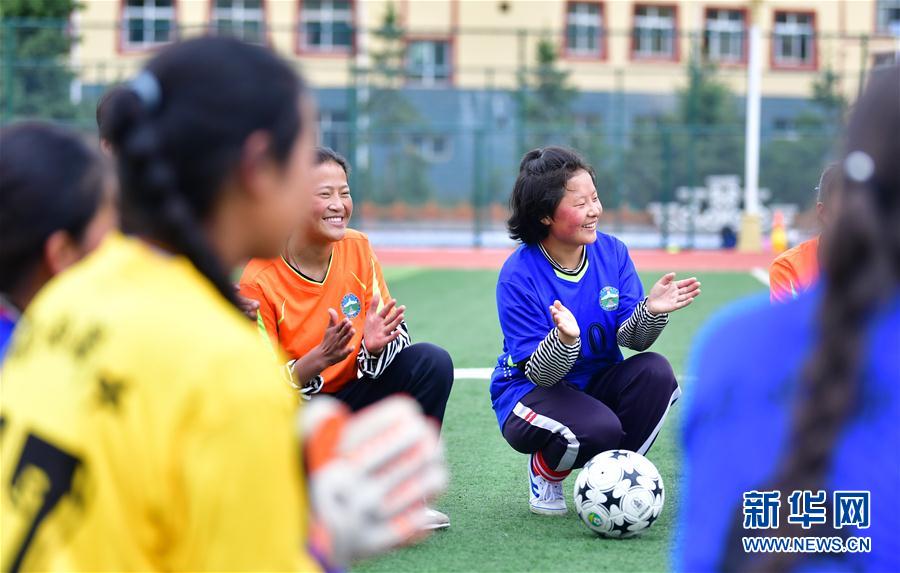（體育·專題）（15）足球——踢球吧！草原女孩