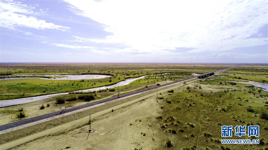 (圖文互動)(1)格庫鐵路青海段正式開通運(yùn)營