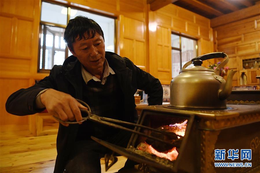 (全面建成小康社會(huì)“百城千縣萬村調(diào)研行”)(6)甘肅甘南:全域旅游助小康村加速發(fā)展