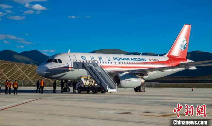 甘孜格薩爾機場?！⒈?攝