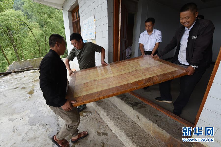 （新華全媒+）（7）千里“挪窩”，踏實(shí)開啟新生活