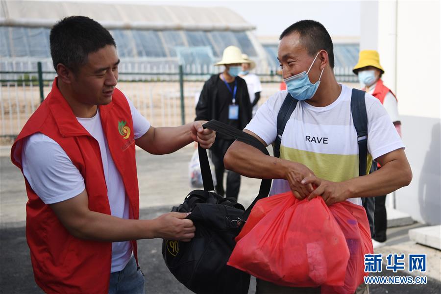 （新華全媒+）（21）千里“挪窩”，踏實(shí)開啟新生活