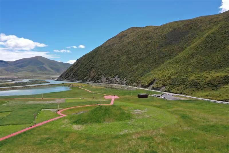 宜牛二村砂場生態(tài)修復(fù)后狀況。甘孜州石渠生態(tài)環(huán)境局供圖