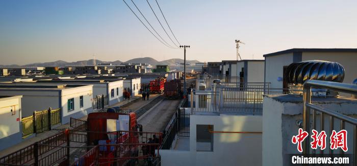 圖為蘭州新區(qū)移民安置區(qū)?！∥航ㄜ?攝