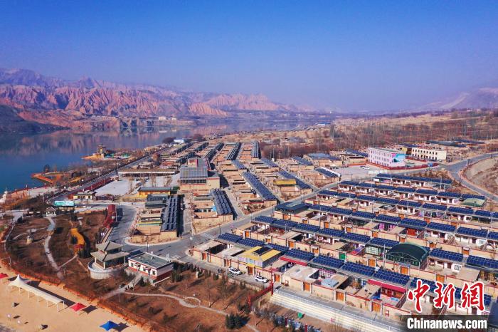 青海藏鄉(xiāng)“小三亞”:開門是店關(guān)門是家