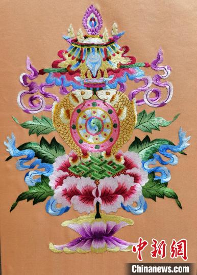 圖為藏繡作品?！∑钤鲚?攝