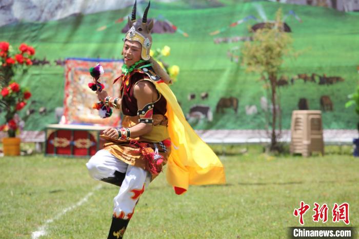 圖為演出人員表演現(xiàn)場(chǎng)?！“喱斂h文體旅游廣電局 供圖