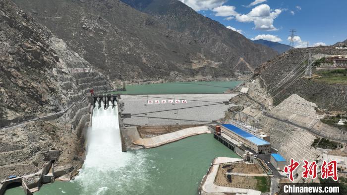 金沙江上游蘇洼龍水電站首臺機(jī)組進(jìn)入72小時試運行