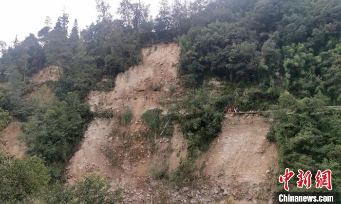 四川瀘定6.8級(jí)地震:瀘定和石棉震災(zāi)區(qū)搶險(xiǎn)救援道路實(shí)施交通管制