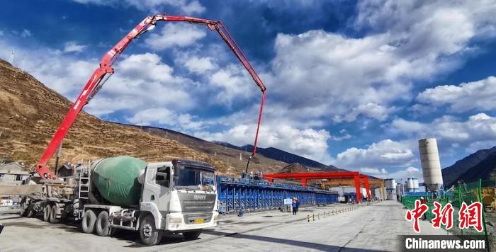 T梁發(fā)運現(xiàn)場。　中鐵八局 供圖