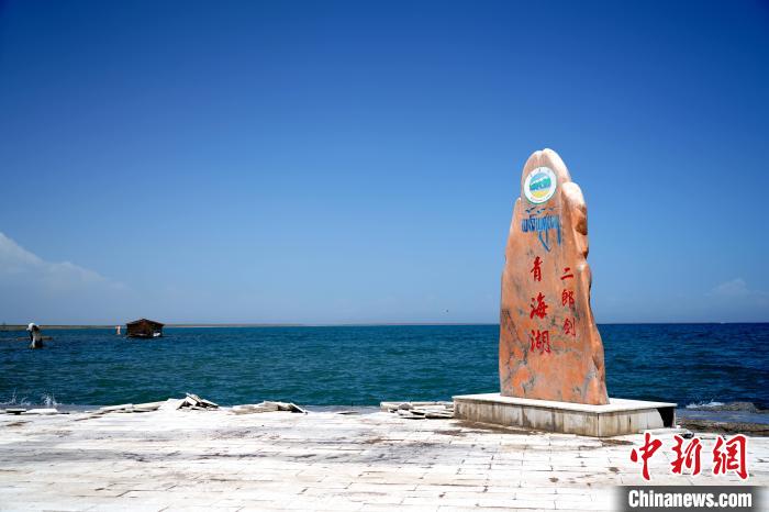 圖為青海湖景區(qū)一角?！O睿 攝