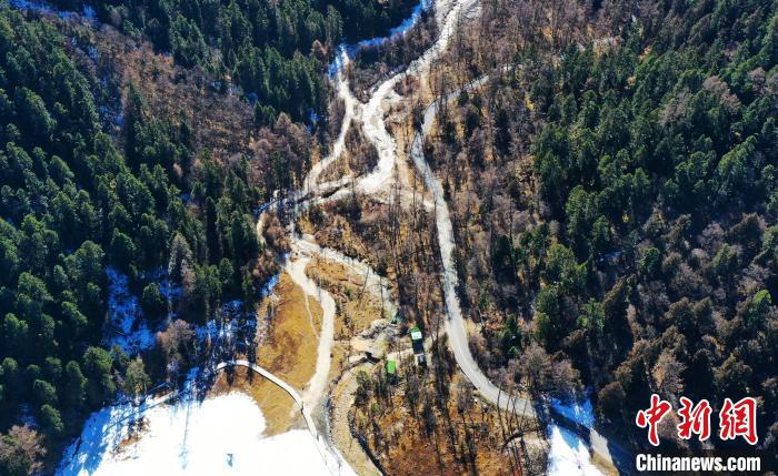 畢棚溝景區(qū)風(fēng)光?！“苍?攝