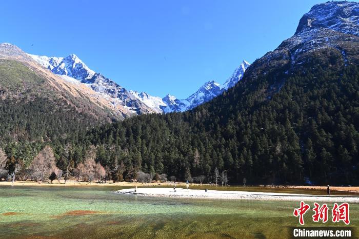 畢棚溝景區(qū)風(fēng)光?！“苍?攝