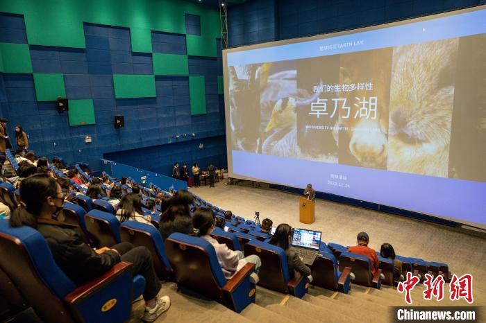 圖為首映式現(xiàn)場(chǎng)?！⊥踽?攝