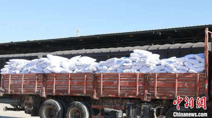 青藏集團(tuán)公司:搶抓快運(yùn)保障西藏牧民冬季用鹽