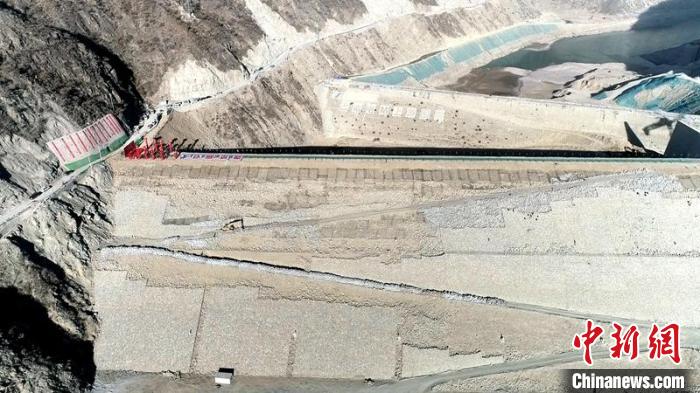航拍巴塘水電站大壩?！≈袊材艿谌こ叹止﹫D