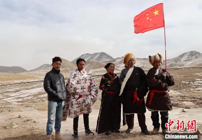圖為青海省治多縣索加鄉(xiāng)干部群眾。(資料圖) 治多縣委宣傳部 供圖