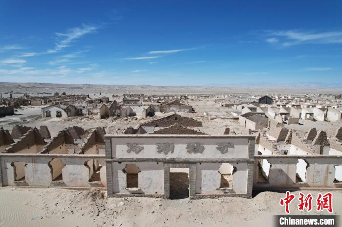 航拍青海省海西蒙古族藏族自治州茫崖市冷湖石油工業(yè)遺址保護區(qū)?！●R銘言 攝