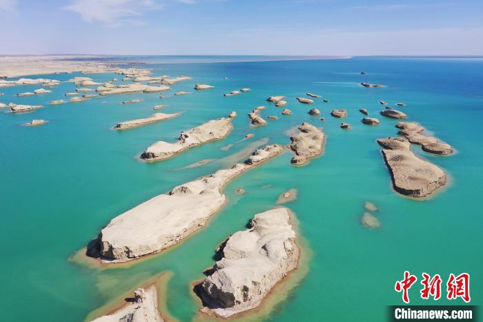 航拍青海大柴旦烏素特水上雅丹奇特景觀?！●R銘言 攝