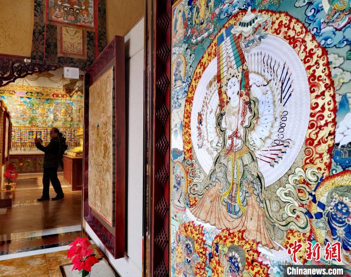 圖為熱貢唐卡。　張?zhí)砀?攝