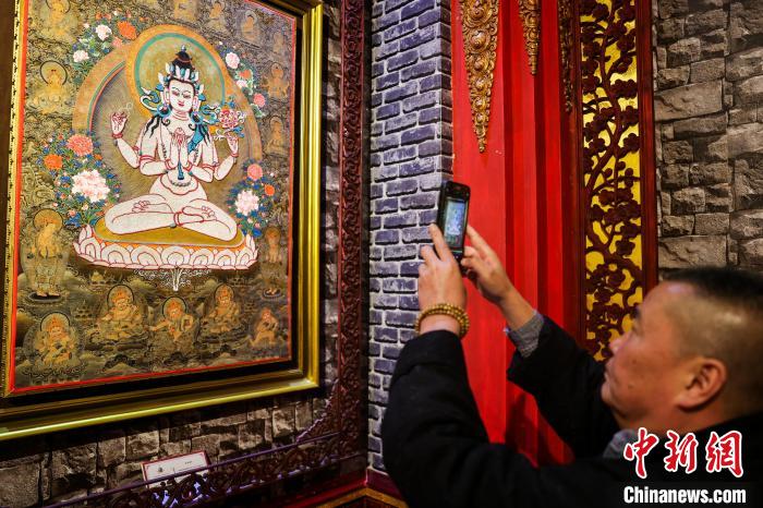 青海同仁:筆尖神韻展現(xiàn)熱貢唐卡魅力