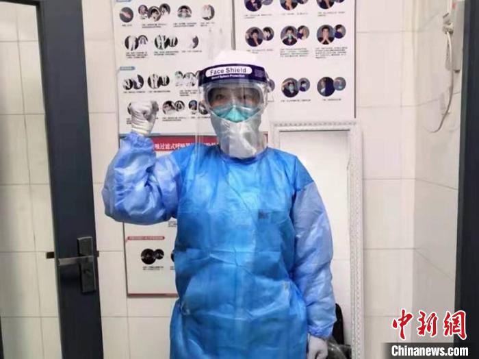 長春“85后”護士“戰(zhàn)”疫:虛脫靠打點滴恢復(fù)體力