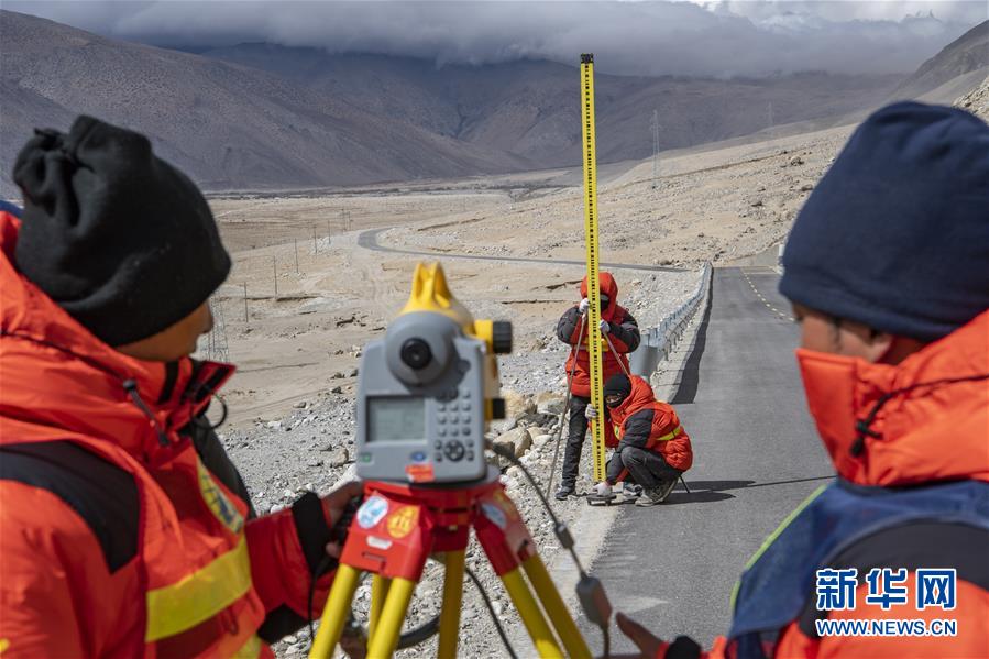 （新華全媒頭條·圖文互動）（10）往更高處長、往長春北京方向移動——來自海拔8848.86米的報告