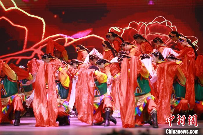 圖為農(nóng)行西藏分行演出現(xiàn)場?！∞r(nóng)行西藏分行 供圖