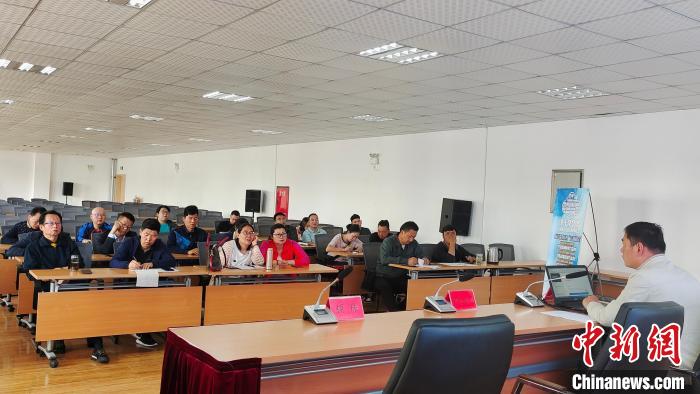圖為培訓(xùn)會(huì)現(xiàn)場?！∝暽＠?攝
