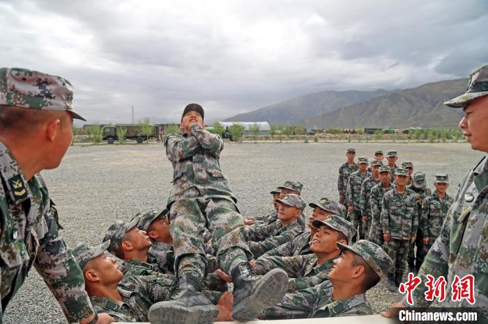 信任背摔?！《魏晡?攝