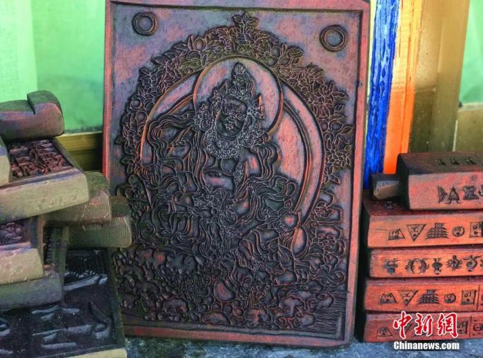 圖為普松雕刻技藝傳承人嘎瑪曲扎創(chuàng)作的雕刻作品。 <a target='_blank' ><p  align=