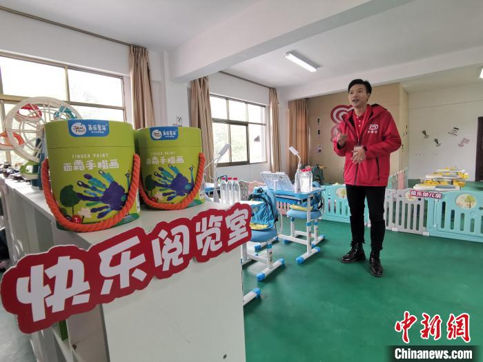 拉薩市堆龍德慶區(qū)幫普村的“心路文化空間”設(shè)有舒適的閱覽室?！≮w延 攝