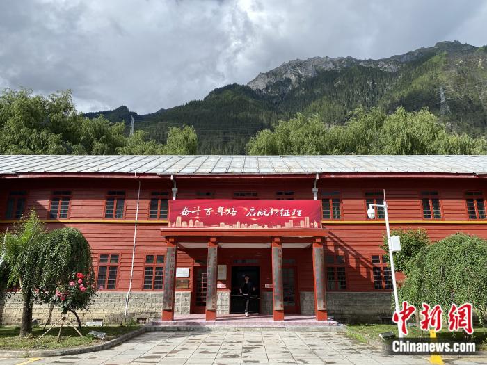 波密紅樓。彭寧鈴 攝