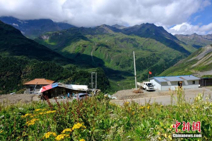圖為8月6日，玉麥鄉(xiāng)卓嘎、央宗姐妹的牧場(chǎng)風(fēng)光。 <a target='_blank' ></p><p  align=