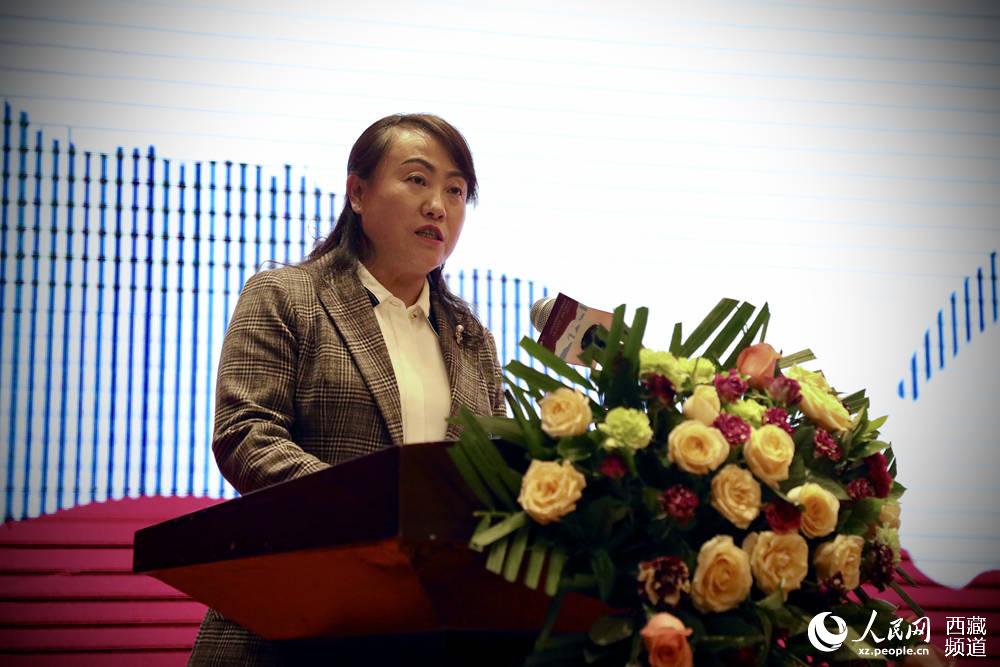 拉薩市旅游發(fā)展局相關(guān)負(fù)責(zé)人發(fā)言。人民網(wǎng) 次仁羅布攝