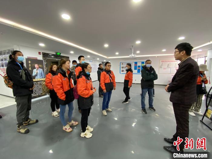 圖為2021瀾湄萬里行中外媒體在昌都新區(qū)采訪。　李江寧 攝