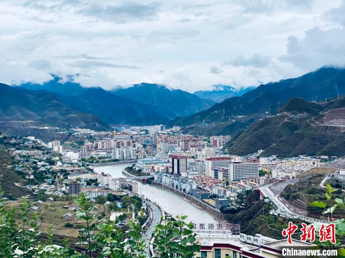 圖為“藏東明珠”昌都?！±罱瓕?攝