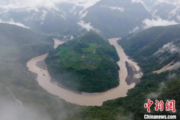 雅魯藏布江果果塘大拐彎。