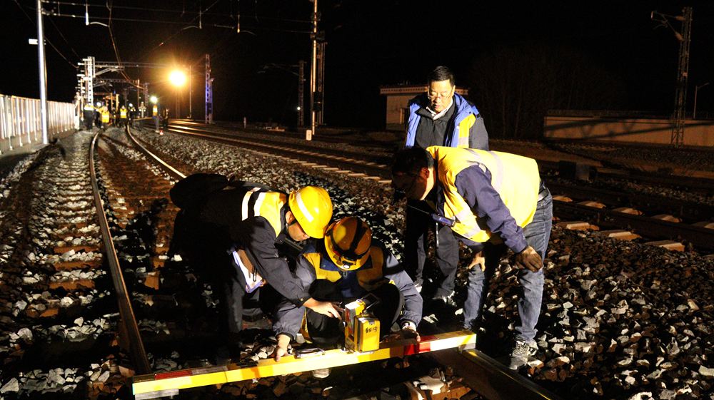 測量作業(yè)。祁國慶攝