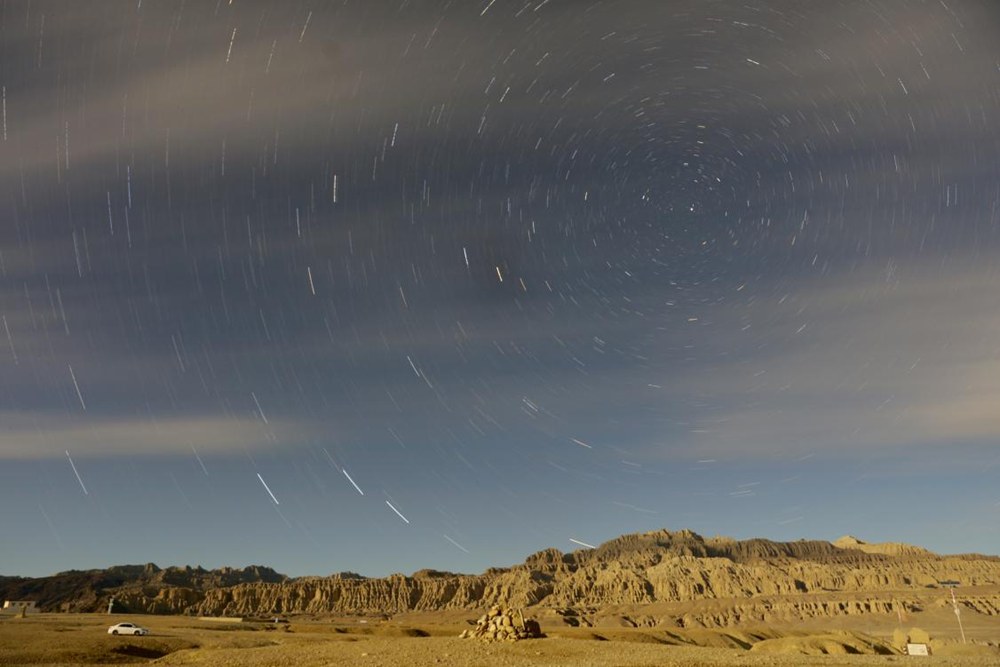 札達(dá)土林上空的星空。旦真次旦攝